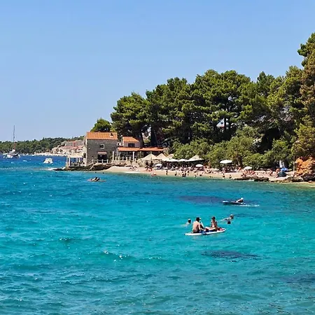 Quaint Stone Just 150m From The Beach, Little House Apartment