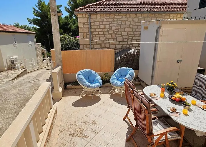 Lejlighed Quaint Stone Just 150m From The Beach, Little House Poljana (Ugljan)