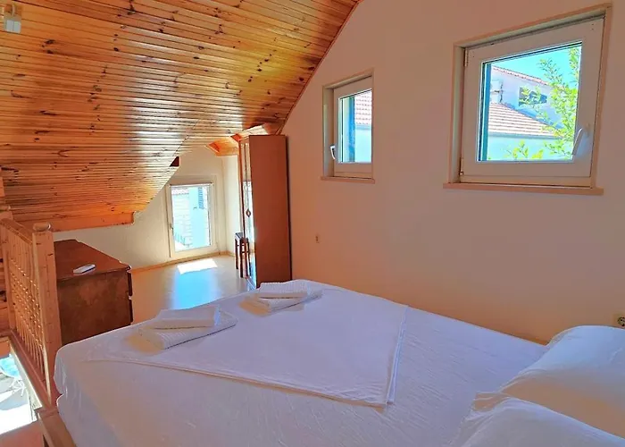 Quaint Stone Just 150m From The Beach, Little House Lejlighed *