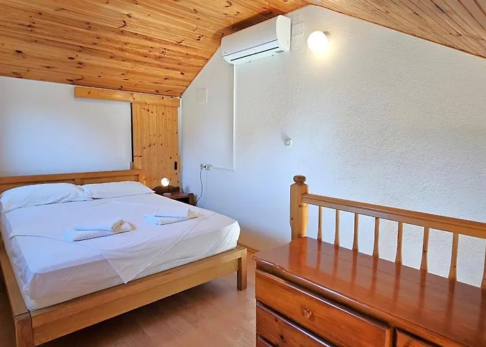 Lejlighed Quaint Stone Just 150m From The Beach, Little House Poljana (Ugljan)