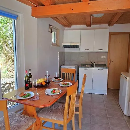 Appartement Quaint Stone Just 150m From The Beach, Little House
