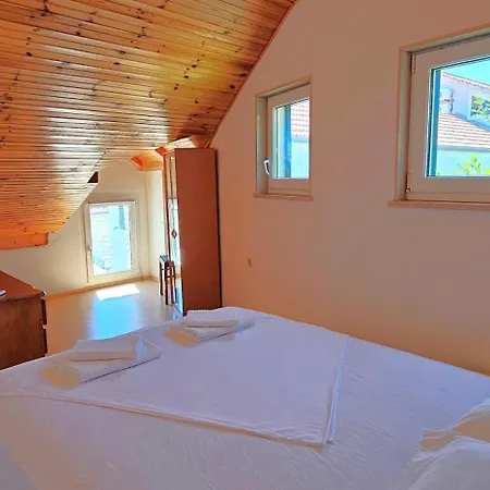 Quaint Stone Just 150m From The Beach, Little House Appartement *