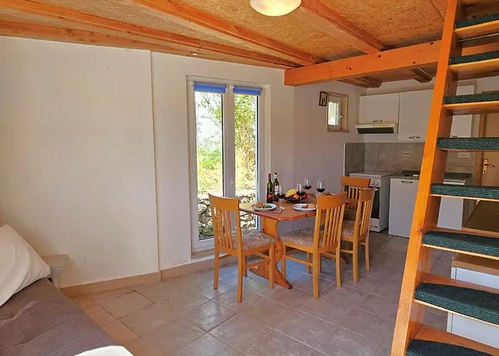 Quaint Stone Just 150m From The Beach, Little House 아파트