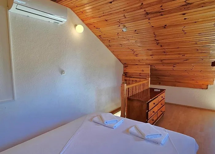 Quaint Stone Just 150m From The Beach, Little House 아파트 *